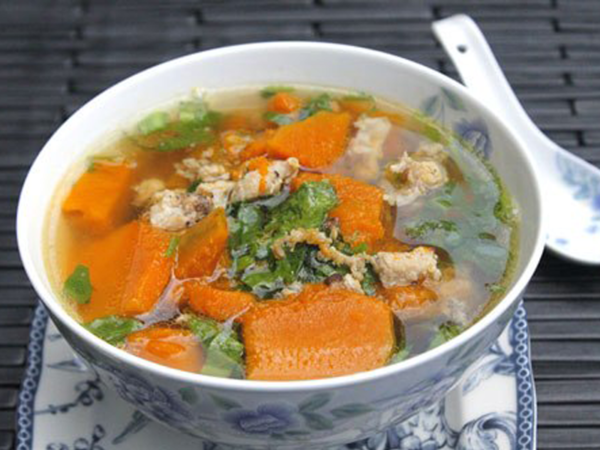 canh bí đỏ hầm xương