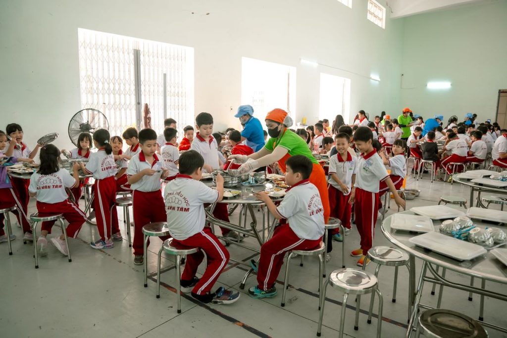 suất ăn trường học
